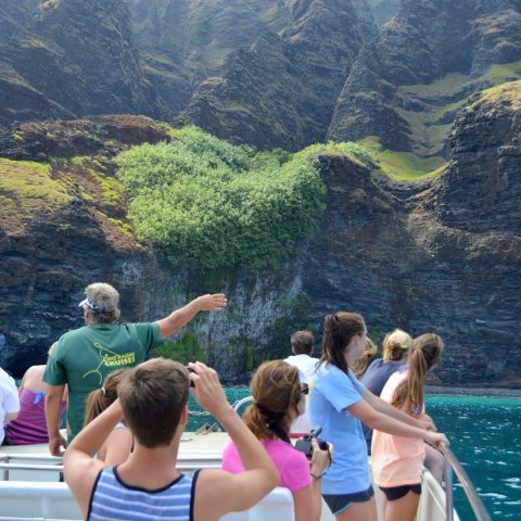 People taking pictures of the Na Pali Kai Coast